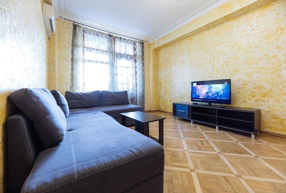 911 Apartments Antonovichа เคียฟ ภายนอก รูปภาพ