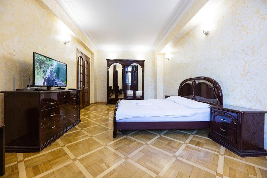 911 Apartments Antonovichа เคียฟ ภายนอก รูปภาพ