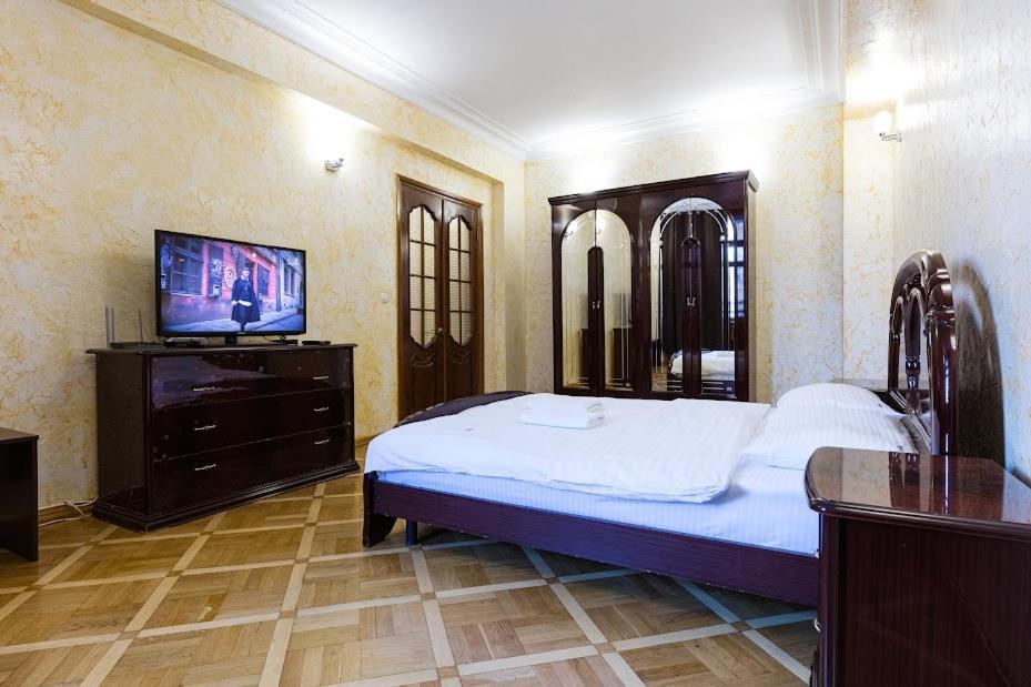 911 Apartments Antonovichа เคียฟ ภายนอก รูปภาพ